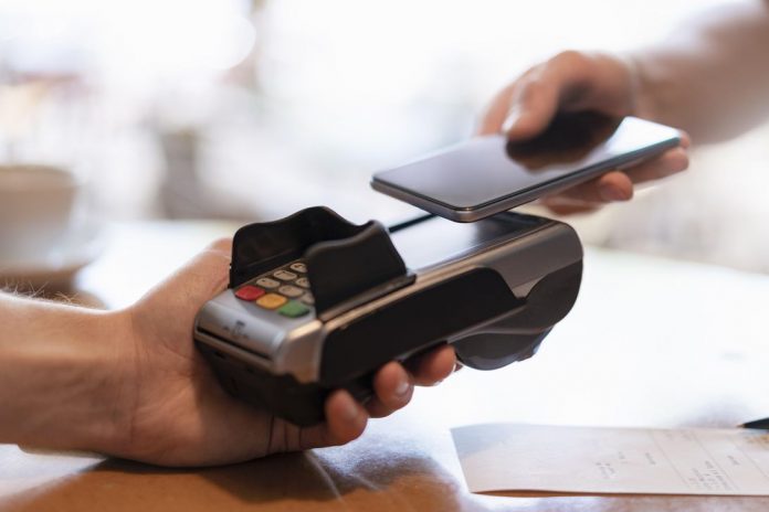 gettyimages-1161369864-contactless-phone-payment