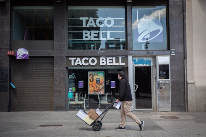 Taco Bell same-store sales decline as chain loses breakfast and late-night customers