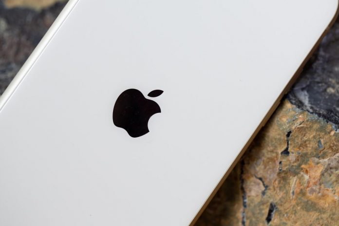 apple-iphone-11-logo-0542