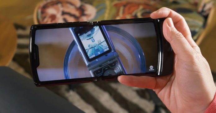 The Moto Razr is reborn, Android Messages gets better - Video
