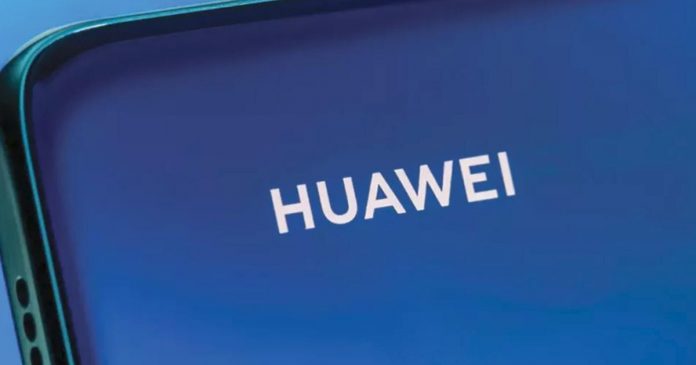 Huawei becomes the world's No. 1 phone maker, Google offers freebies - Video