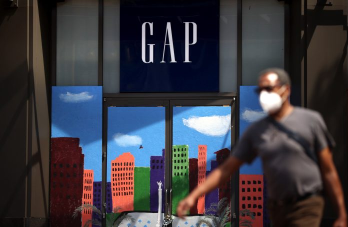 Gap to invest $140 million into Texas warehouse as online sales swell