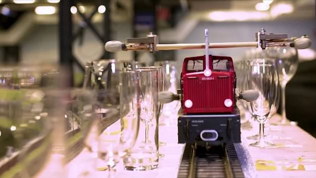 Model railway enthusiasts use lockdown to build record-breaking musical train