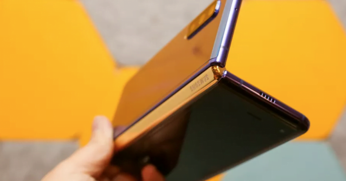 Galaxy Fold gives foldable phones a black eye - Video