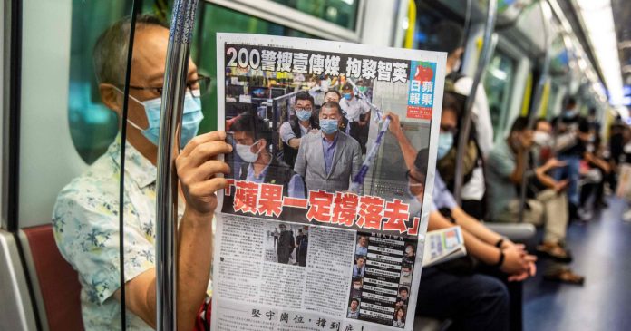 Hong Kong pro-democracy tabloid Apple Daily to print last edition on Thursday