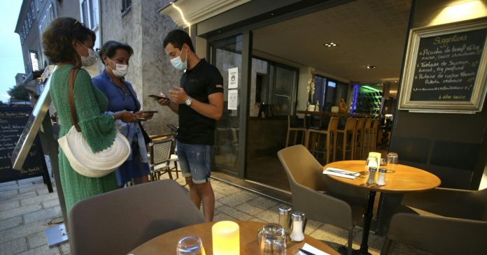 French parliament OKs restaurant Covid pass, vaccine rules