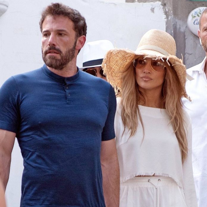 See Ben Affleck Pack on the PDA With Jennifer Lopez in Italy - E! Online