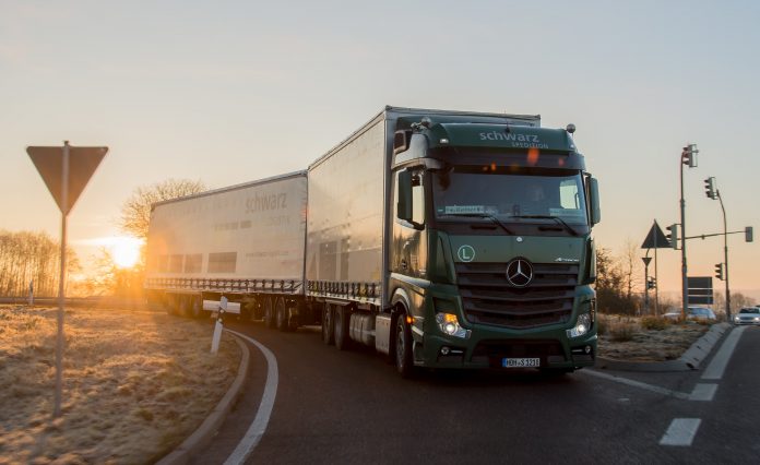 Daimler shareholders vote in favor of truck division spinoff
