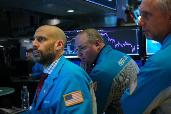 Dow sheds 350 points as investors ditch technology stocks, Nasdaq drops 2%