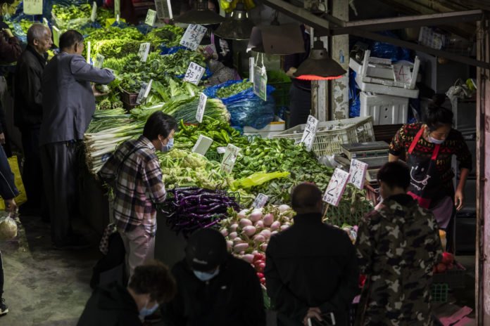 Food prices in China up every week of October, commerce ministry says