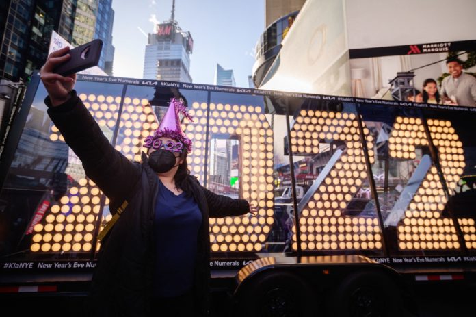 New York to require masks, social distancing at Times Square on New Year's