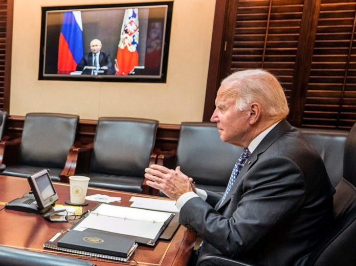 Biden confronts a crucial week in standoff with Putin