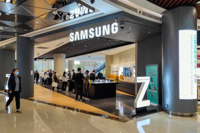Samsung Electronics forecasts Q4 profit jump on server chip demand