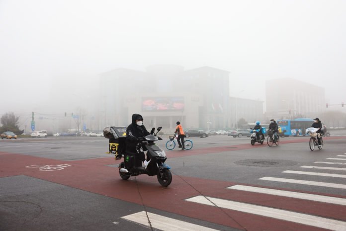 China slams firms for falsifying carbon data