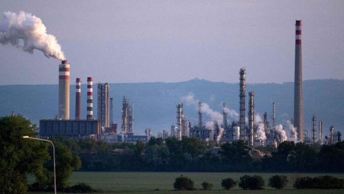 EU nears oil embargo, Hungary and Slovakia want exemptions