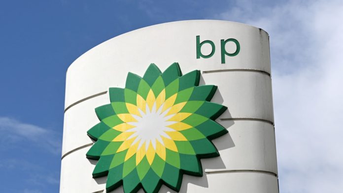 BP buys 40.5% stake in massive renewables and green hydrogen project