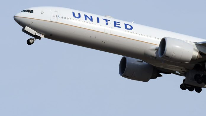 United Airlines pilots to get raises of more than 14% in new contract