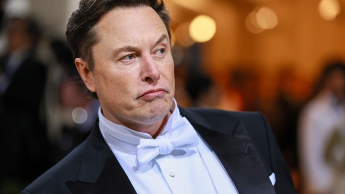 Twitter stock slips on report that Musk deal is in jeopardy