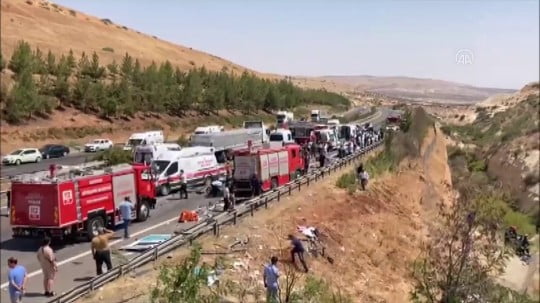 NO PERMISSION PLEASE LEGAL Gaziantep crash https://twitter.com/legazetecom/status/1560929365852028928 According to the first determinations, 15 people lost their lives and 22 people were injured in the accident that also involved a passenger bus and an ambulance in Gaziantep. Credit LeGazete