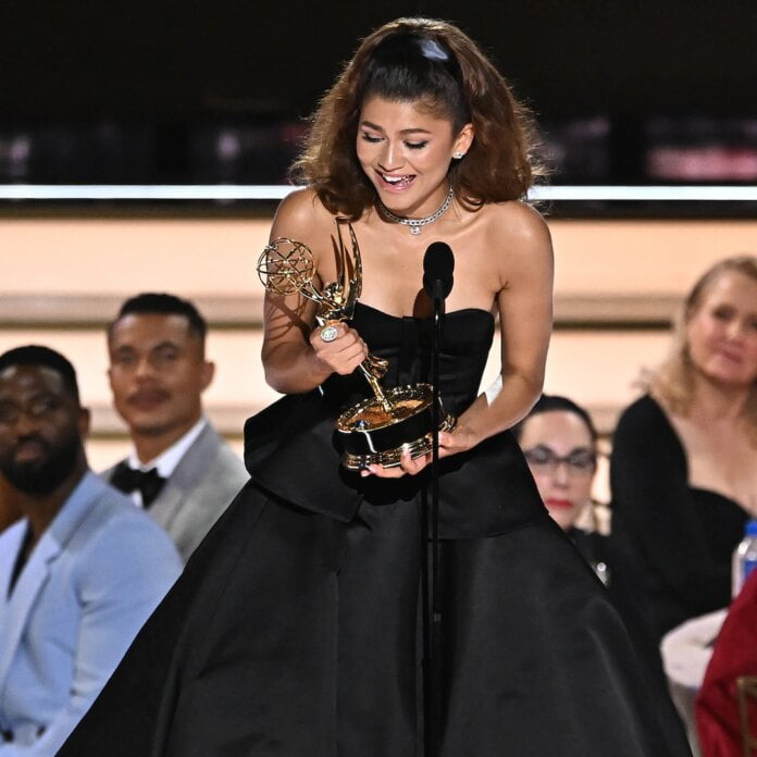 Zendaya’s Mom Reveals Why She Had to “Name Drop” at the 2022 Emmys - E! Online