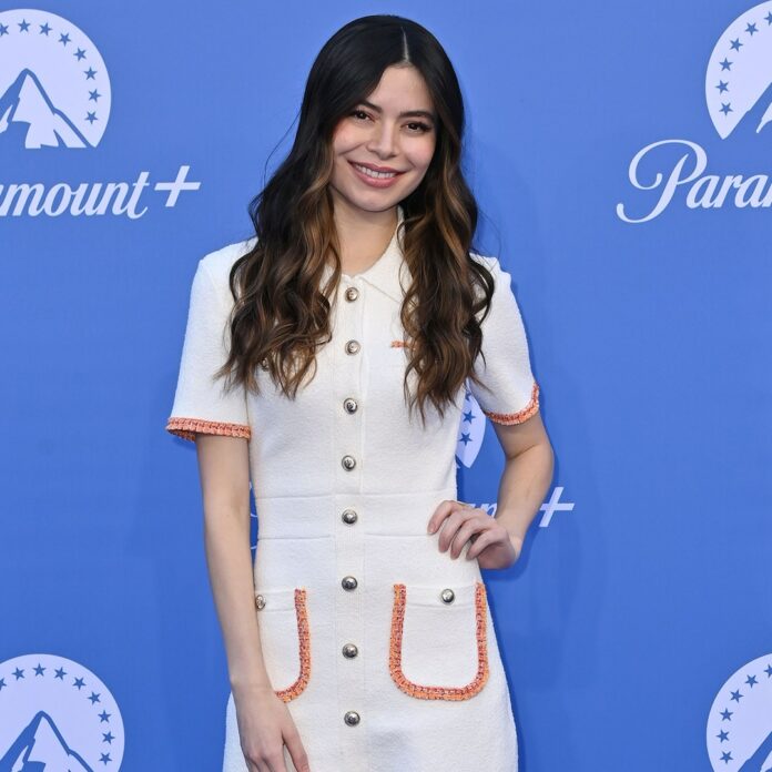 Miranda Cosgrove Looks Unrecognizable in New iCarly On-Set Pic - E! Online
