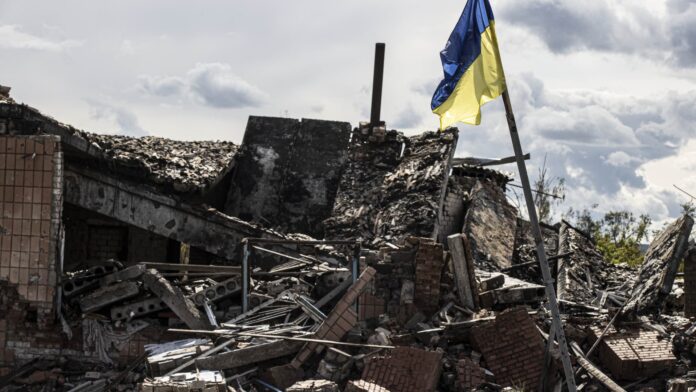 Ukraine celebrates recapturing key town, Putin ally raises nuclear jitters
