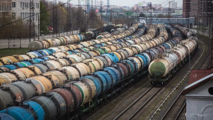 EU delays talks on Russian oil price cap until next week, diplomats say