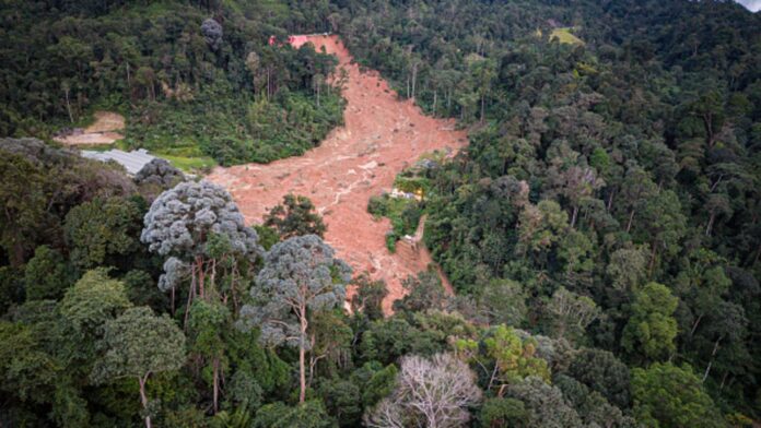 Malaysia landslide deaths reaches 21as search for survivors continues