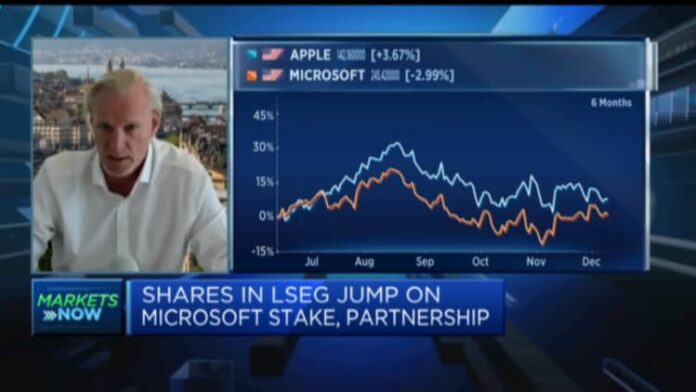 Apple vs. Microsoft? Outperforming fund manager says there's a clear winner