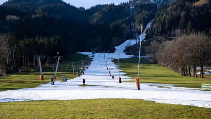 Europe begins New Year with historic winter heat, ski resorts close