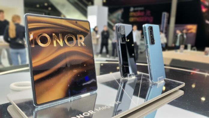 Honor hints at new flip foldable smartphone after Magic Vs launch