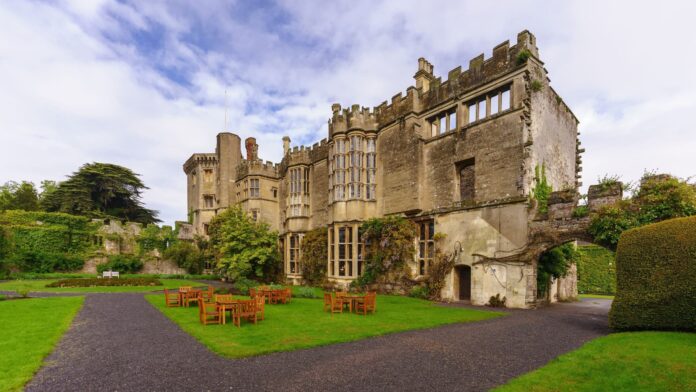 How to find castles and historical hotels in the UK and Ireland