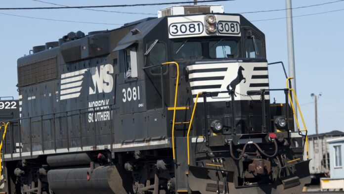 Norfolk Southern, union reach paid sick leave deal
