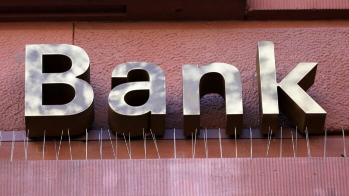 Americans growing worried about the safety of their bank deposits