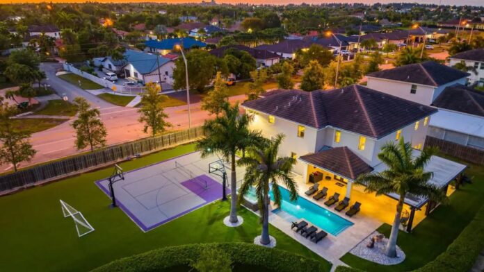 Home pool rental company Swimply expands to pickleball, tennis courts