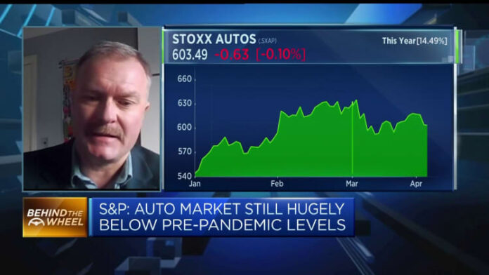 I'd wait to buy a new car, analyst says